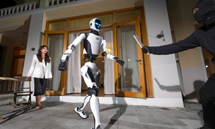 Robot hộ vệ có thể nâng bổng ôtô, tước vũ khí kẻ tấn công
