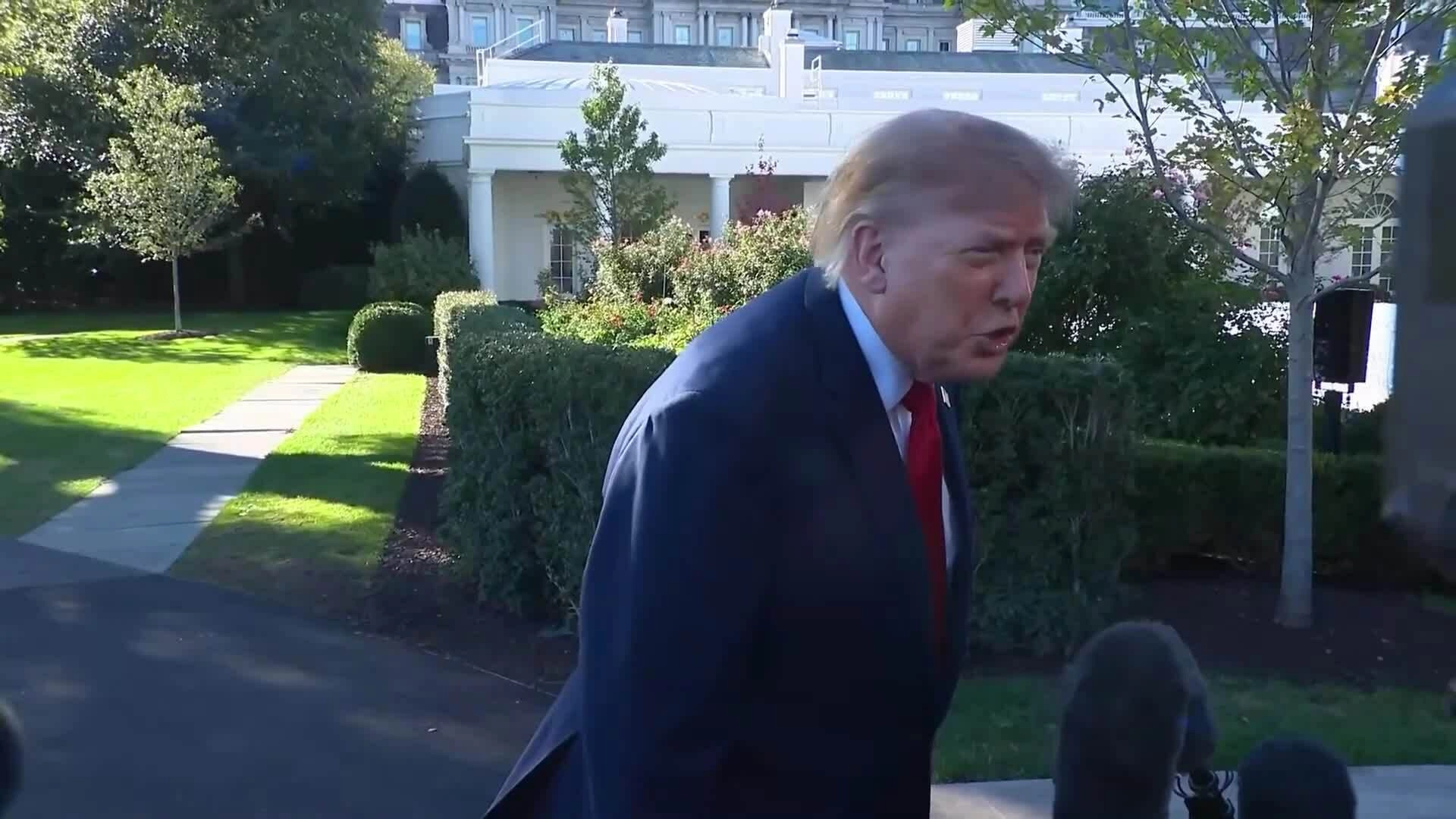 Tổng thống Mỹ Donald Trump nổi cáu với phóng viên